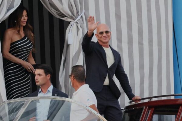 Jeff Bezos și Lauren Sánchez au sosit în Veneția pentru fastuoasa lor nuntă. Zeci de celebrități sunt așteptate la eveniment