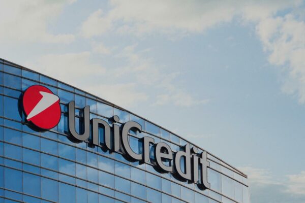 UniCredit: România ratează ținta de deficit și creșterea economică, dar evită retrogradarea ratingului de țară