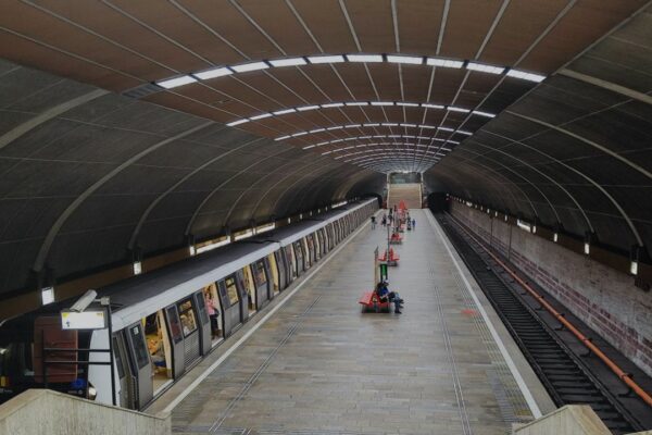 Metrorex acordă sporuri generoase și angajaților din birouri, nu doar celor din subteran