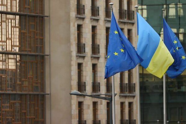Negocieri cruciale la granița Europei: Ucraina și oficialii europeni discută un plan de încetare a focului