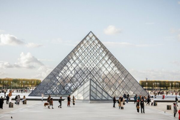 Controverse la Paris: Procurorul critică publicarea arestărilor în cazul jafului de la Louvre